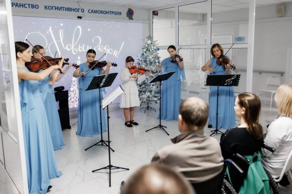 Тепло, надежда и музыка: концерт ДШИ поддержал участников СВО на реабилитации