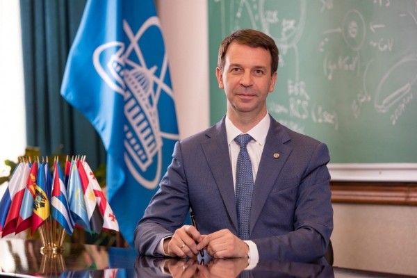 Поздравление с днём рождения директора ОИЯИ!