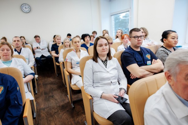 Здоровье врачей — приоритет: итоги встречи ко Дню охраны труда